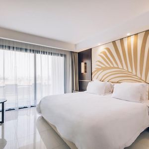 Zimmer mit Kingsize-Bett